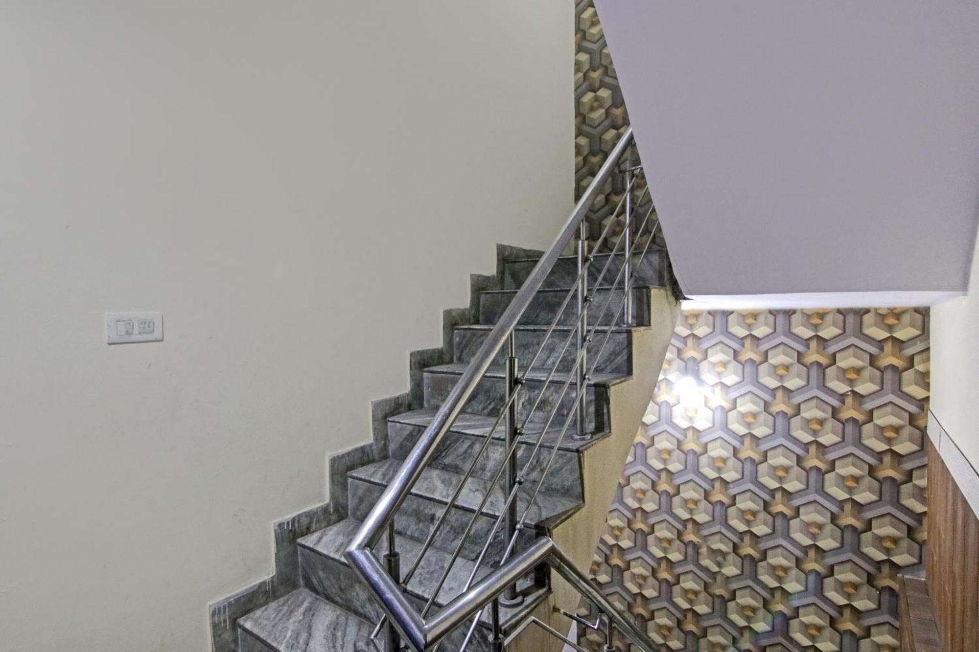 Flagship Hotel Decent Stay Near Pvr Vikaspuri Delhi Νέο Δελχί Εξωτερικό φωτογραφία